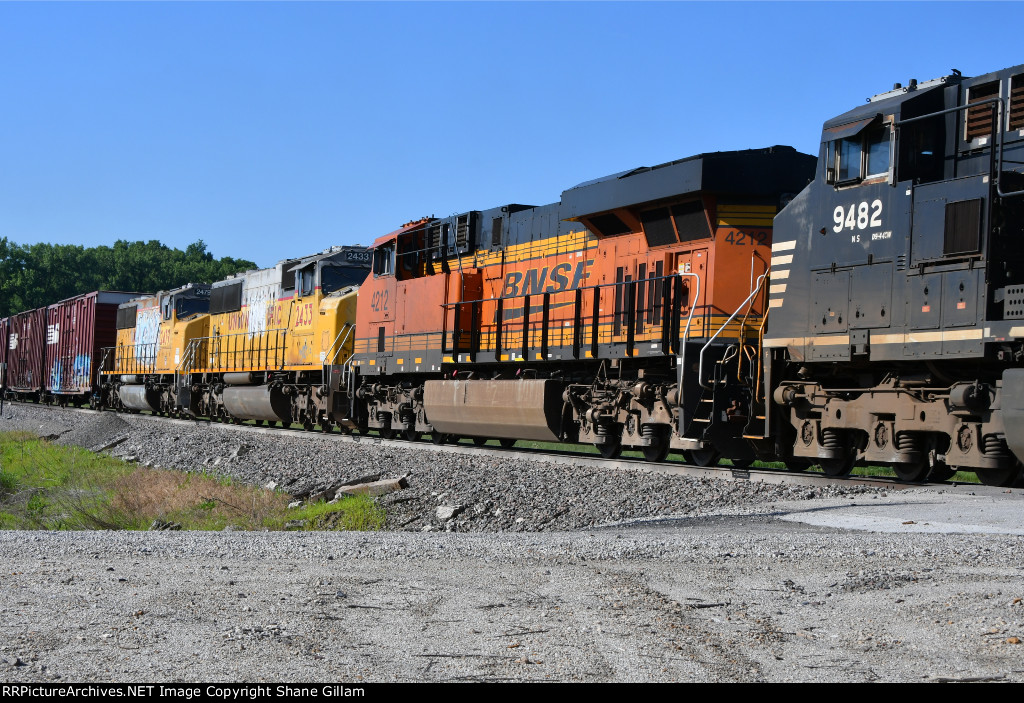 BNSF 4212 Roster shot.